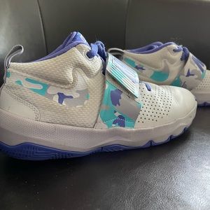 Nike Basketball sneaks size 6y